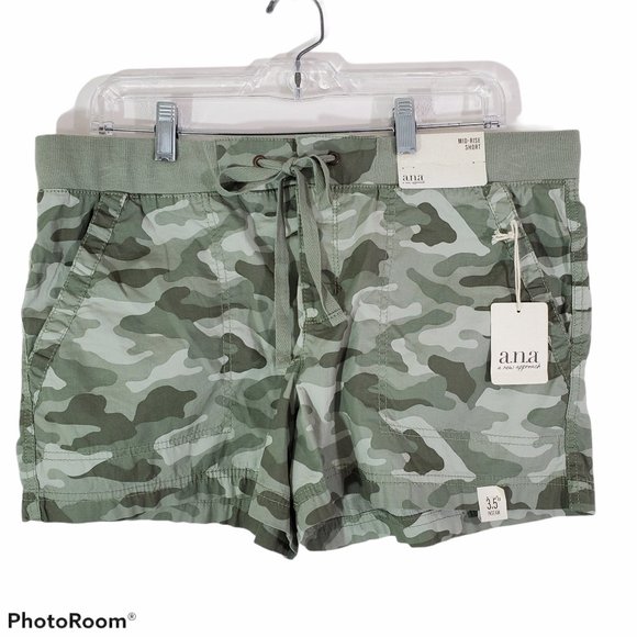 a.n.a Pants - Camo Mid-Rise Shorts NWT